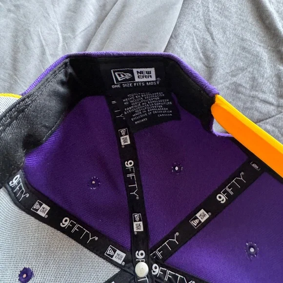 New Era snap back Los Angeles Lakers hat - Picture 3 of 4